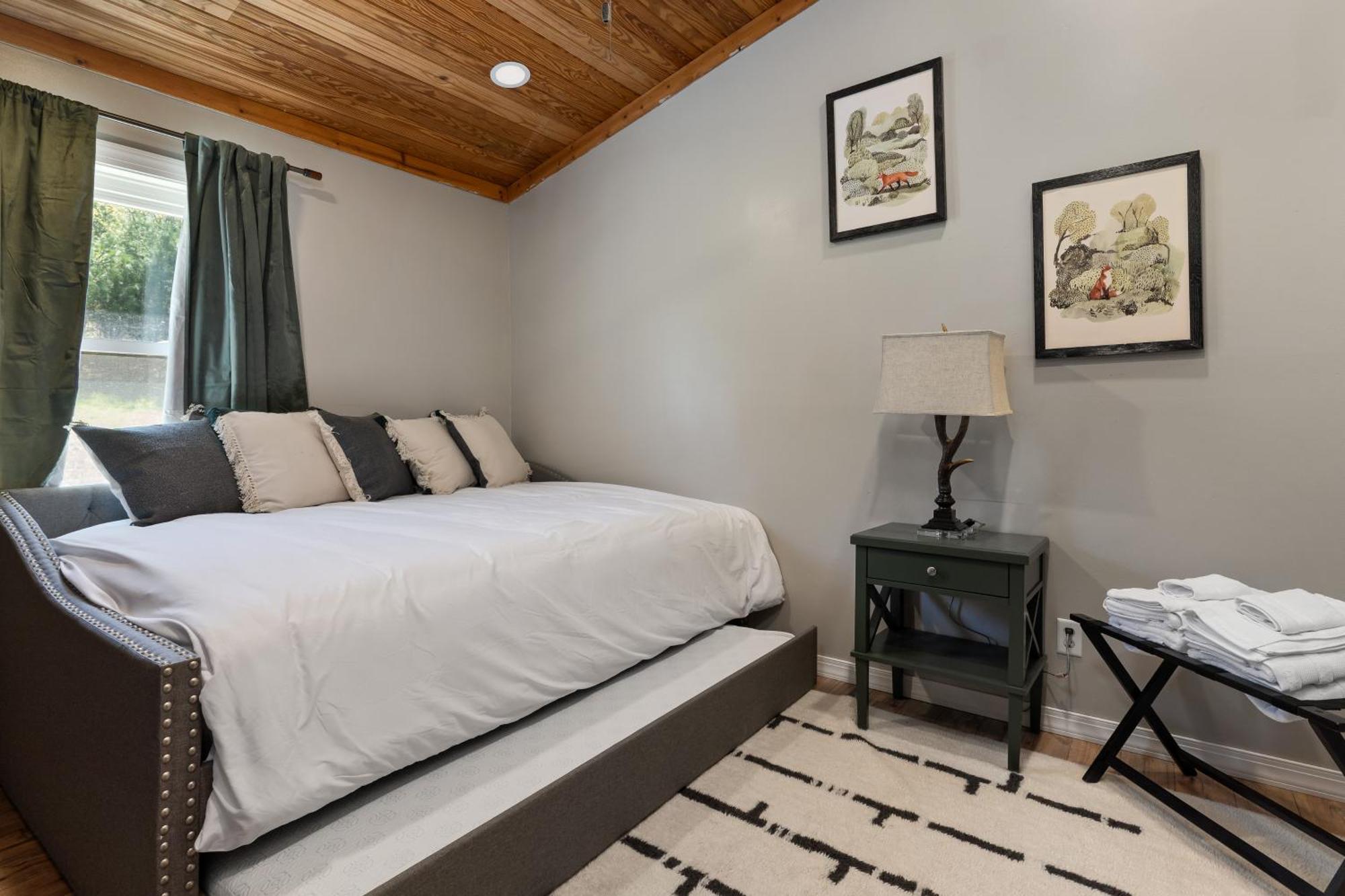 Spacious Cabin Near Hocking Hills And Caves With Hot Tub And Firepit Laurelville Eksteriør bilde