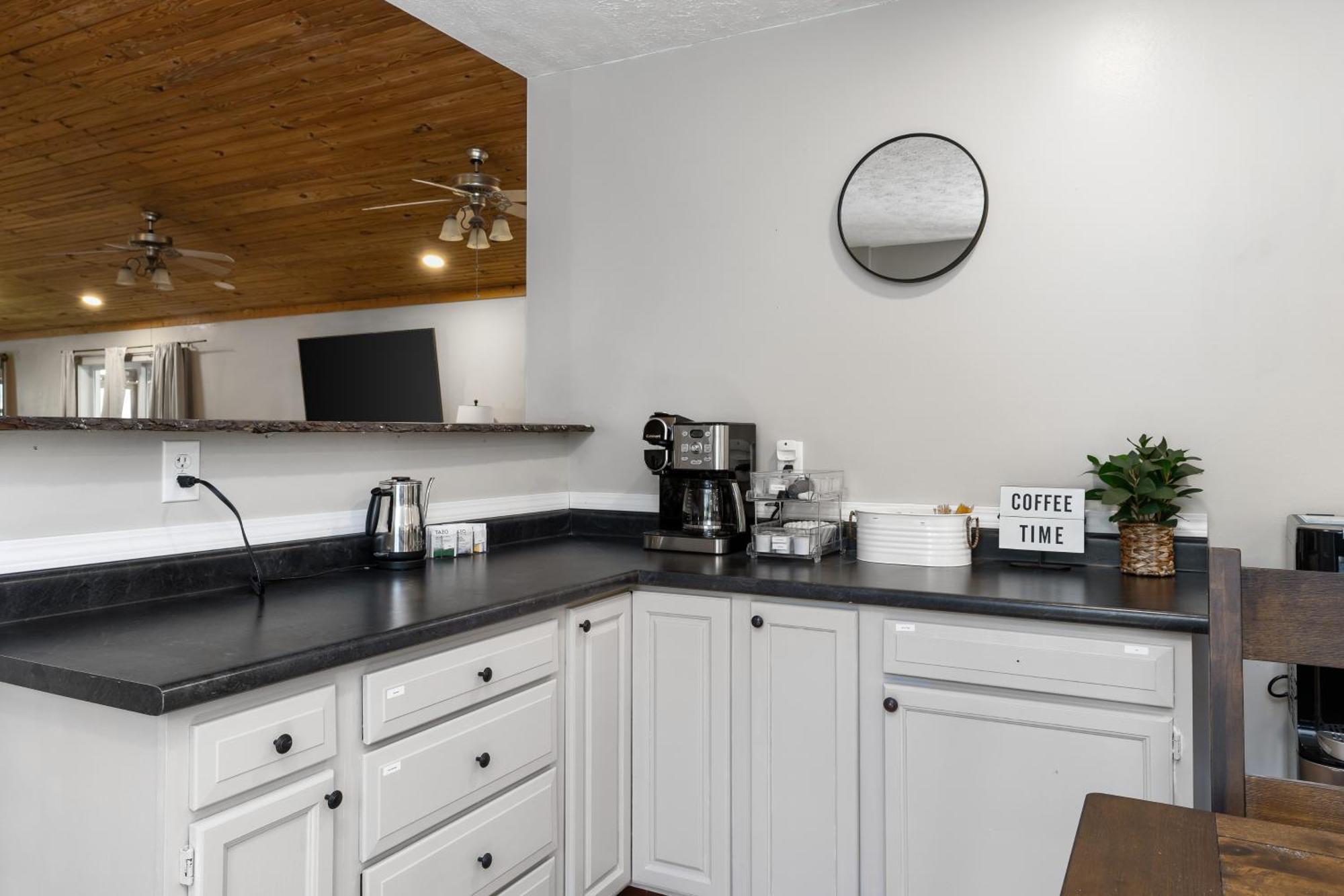 Spacious Cabin Near Hocking Hills And Caves With Hot Tub And Firepit Laurelville Eksteriør bilde