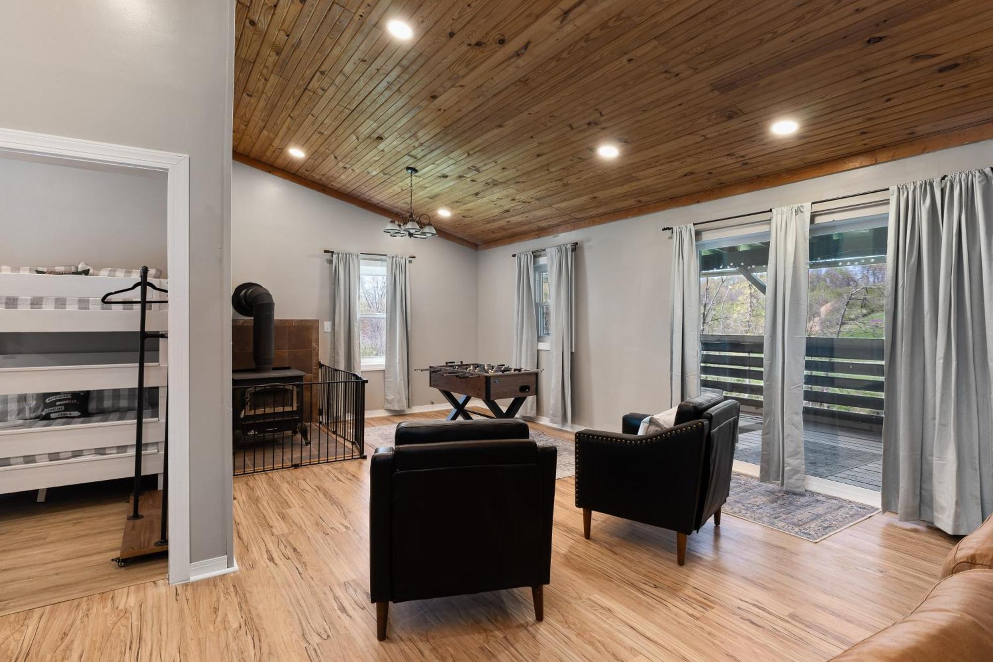 Spacious Cabin Near Hocking Hills And Caves With Hot Tub And Firepit Laurelville Eksteriør bilde