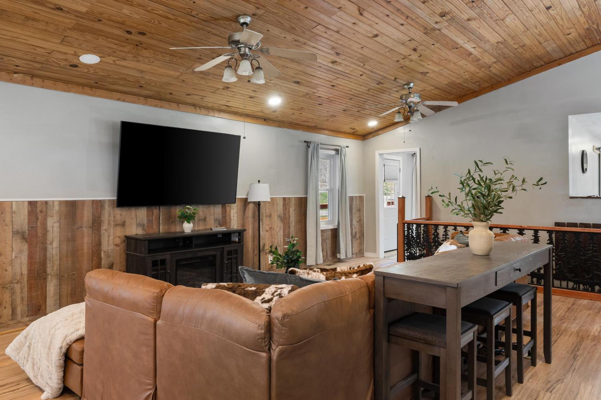 Spacious Cabin Near Hocking Hills And Caves With Hot Tub And Firepit Laurelville Eksteriør bilde