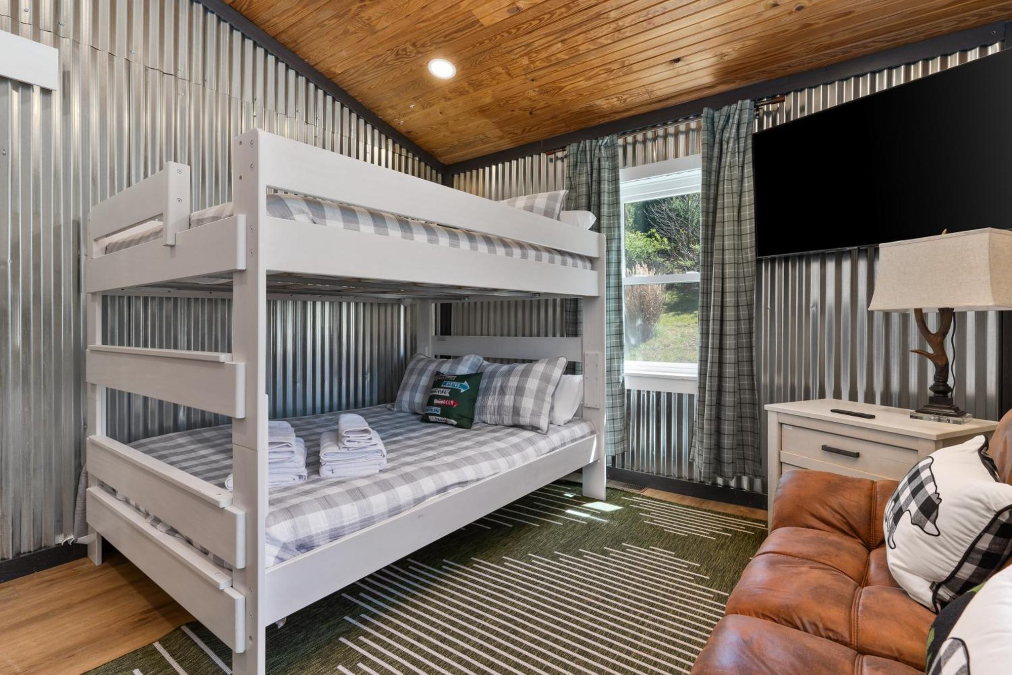 Spacious Cabin Near Hocking Hills And Caves With Hot Tub And Firepit Laurelville Eksteriør bilde
